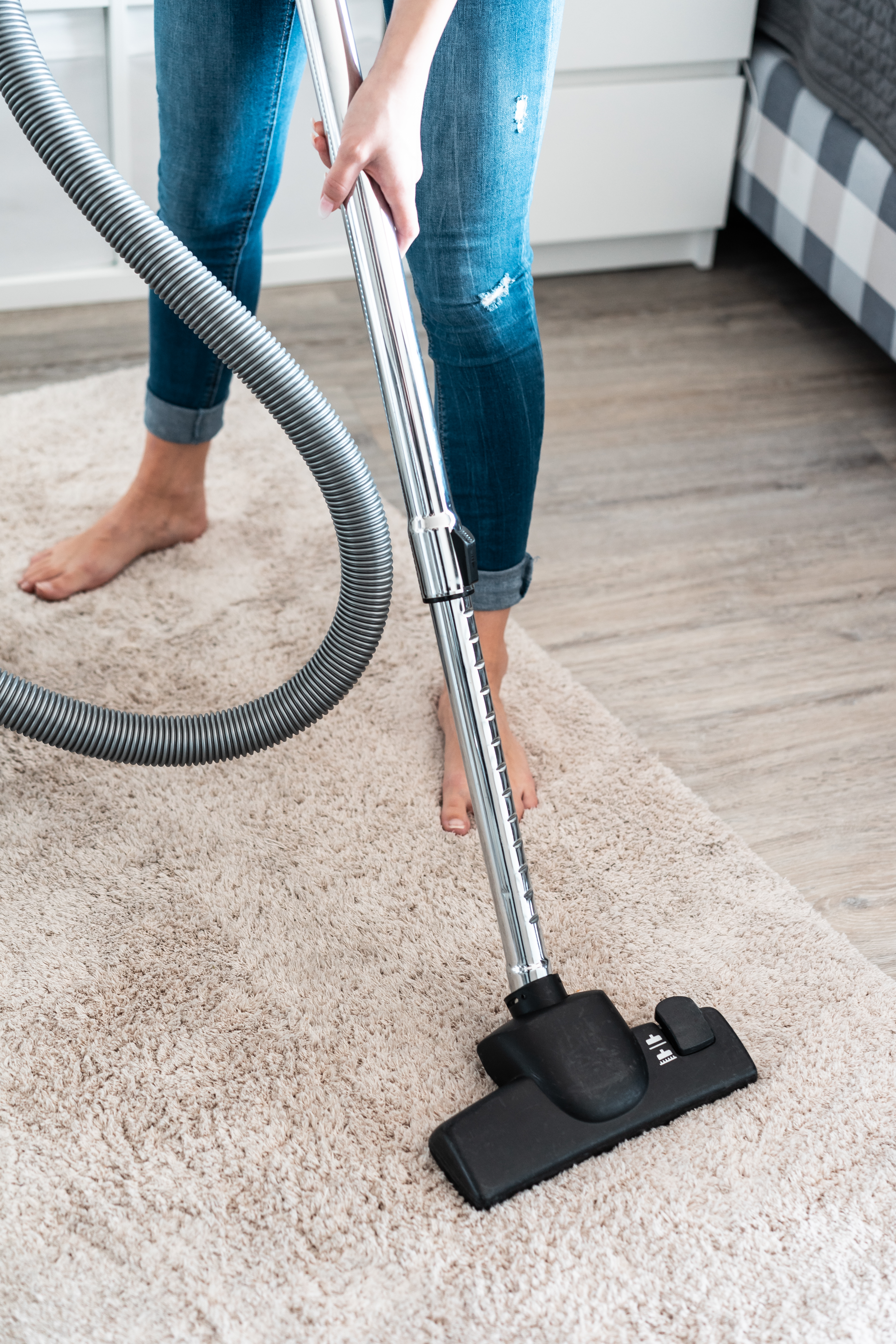 Detailed deep cleaning of a home